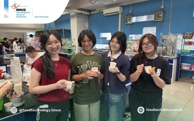 LabXplore: Mengenal Laboratorium Food Technology Melalui Workshop Ice Cream Making